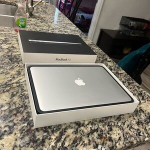 Apple MacBook Air Excellent Condition like New